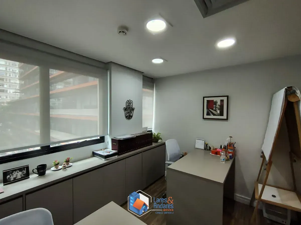 Imagem Conjunto comercial para venda em Cerqueira César, 88m²