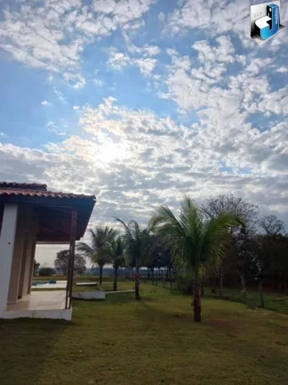 Imagem Vendo Chácara - O Refúgio dos Seus Sonhos em Quadra/SP!