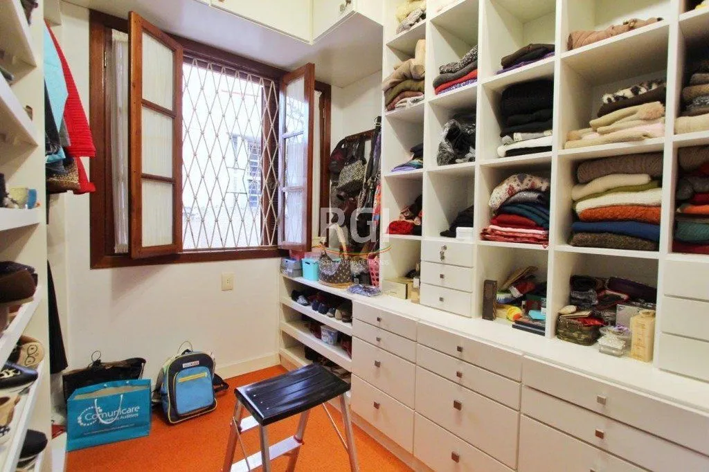 Imagem Casa para Venda - 250m², 3 dormitórios, 1 vaga - Teresópolis