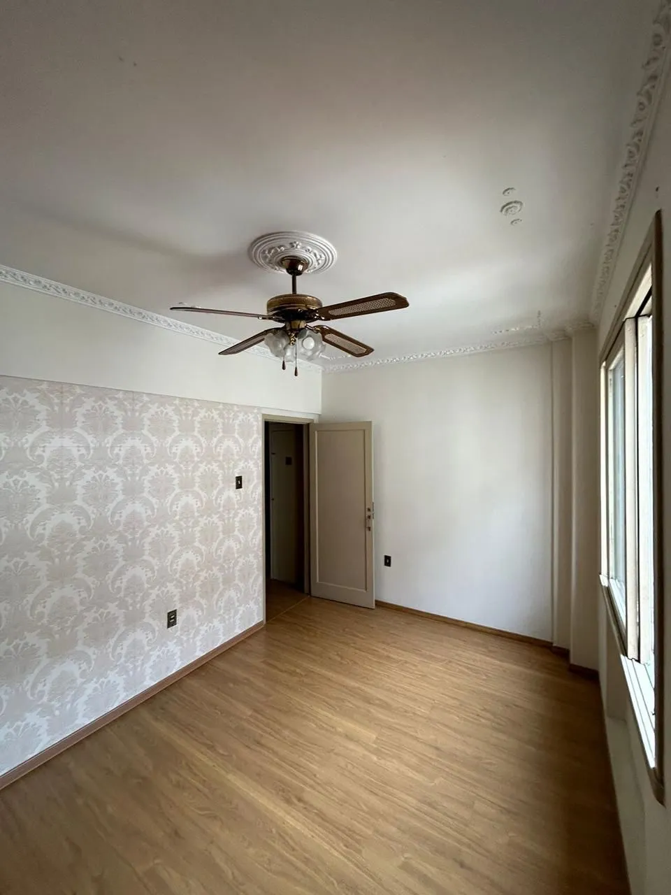 Imagem Apartamento com 03 quartos e 02 banheiros no Centro Histórico de Porto Alegre