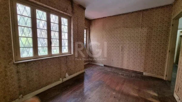Imagem Casa para Venda - 200m², 2 dormitórios, 1 vaga - Moinhos de Vento