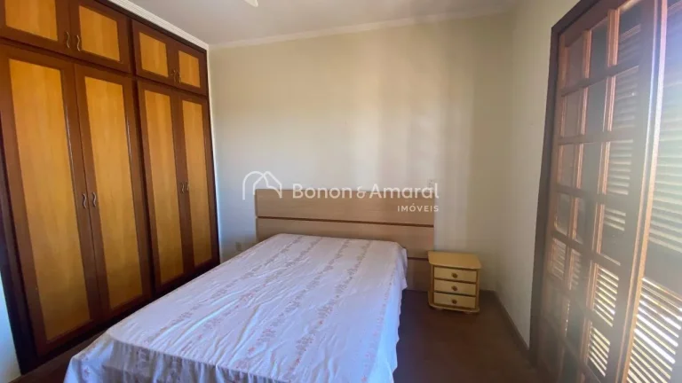 Imagem Casa com excelente distribuição, ambientes amplos e muita iluminação natural. Sala integrada, co...