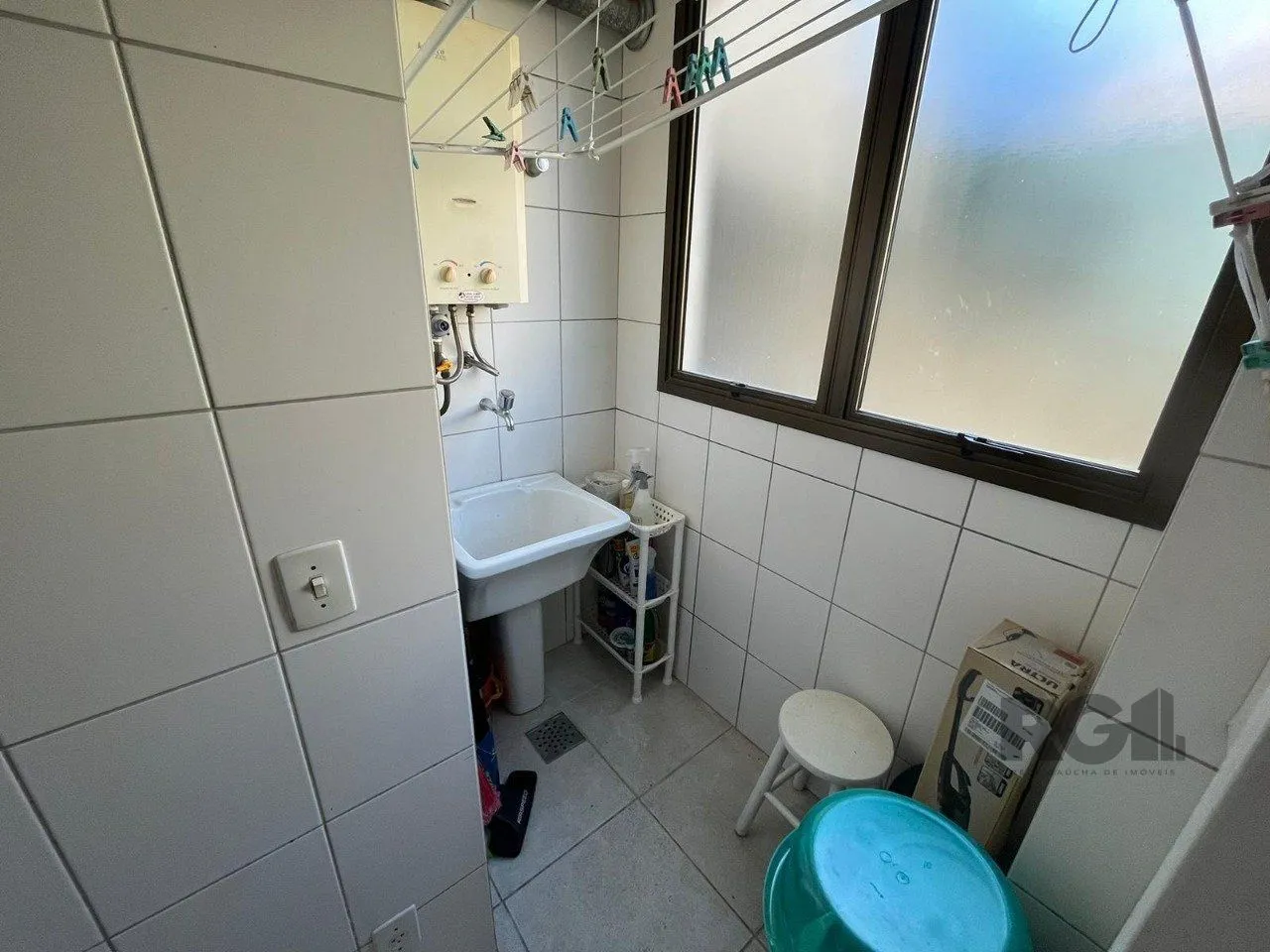 Imagem Apartamento de três quartos, suíte, churrasqueira e duas vagas de garagem (box duplo) no bairro Auxiliadora em Porto Alegre.
