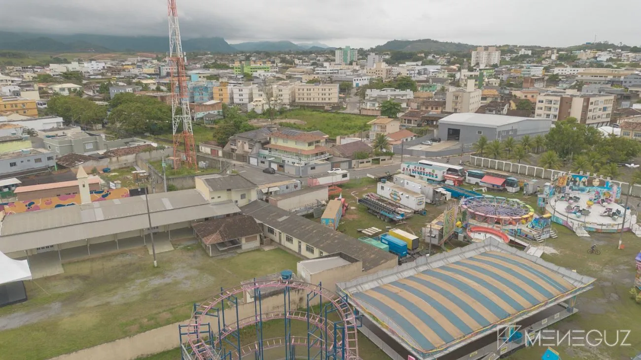 Imagem Casa na Av. Copacabana - Praia do Morro | 4 quartos (suíte) + casa 2 quartos nos fundos | 360 m² de terreno | 6 vagas