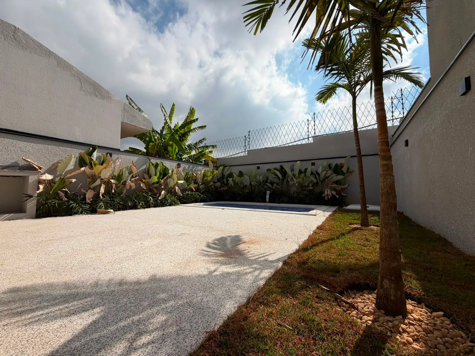 Imagem Casa à Venda, com 3 dormitórios, suíte master com closet, piscina, área gourmet e 147 m², no Golden Park II