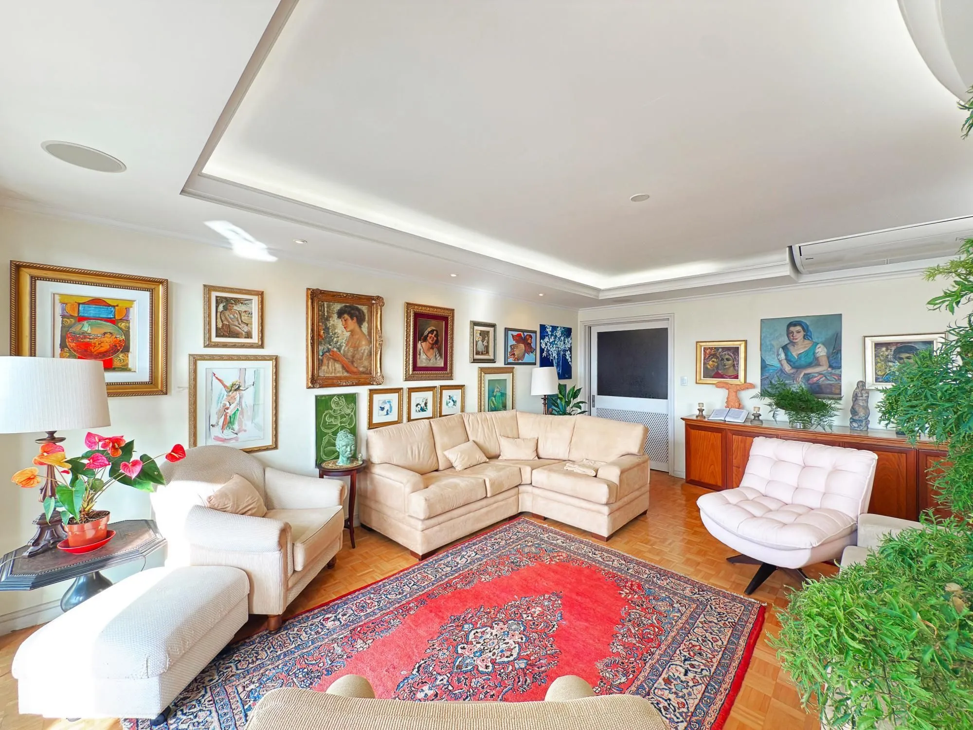 Imagem 231,8 m², 3 dormitórios com suíte, 1 vaga