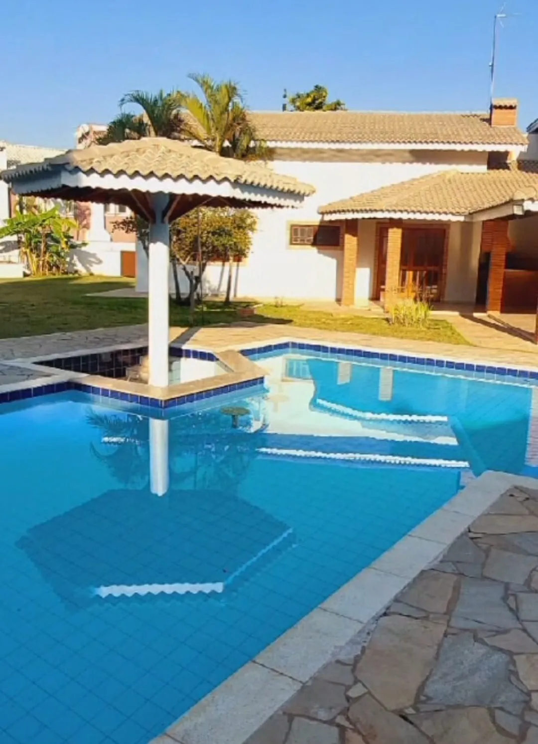 Imagem Linda Casa no Parque Village Castelo: Conforto, Lazer e Natureza