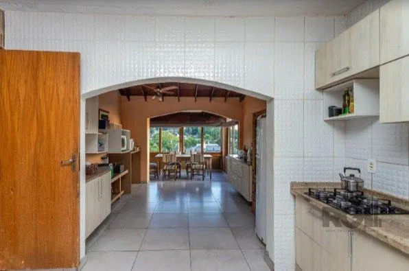 Imagem Casa no Bairro Vila Assunção com 4 dormitórios sendo 1 suíte e vista para o Guaíba