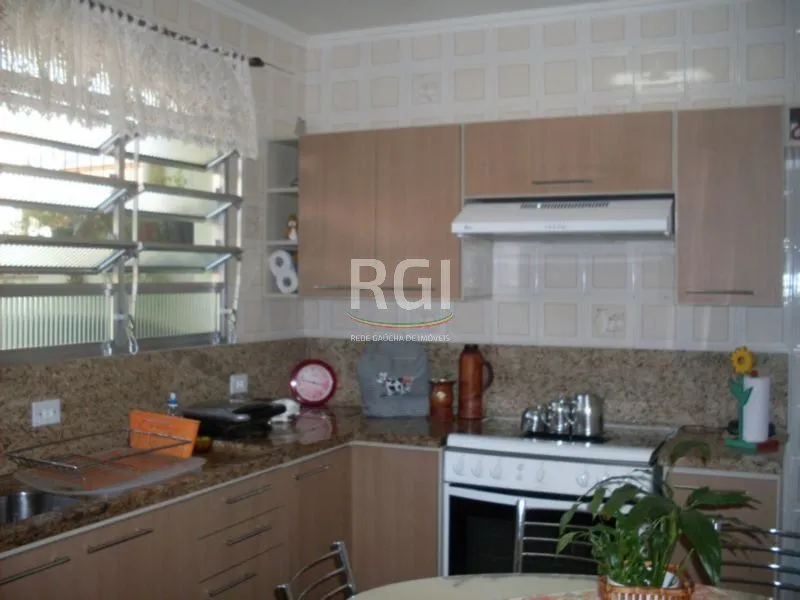 Imagem Casa para Venda - 200m², 4 dormitórios, sendo 1 suites, 4 vagas - Jardim Lindóia