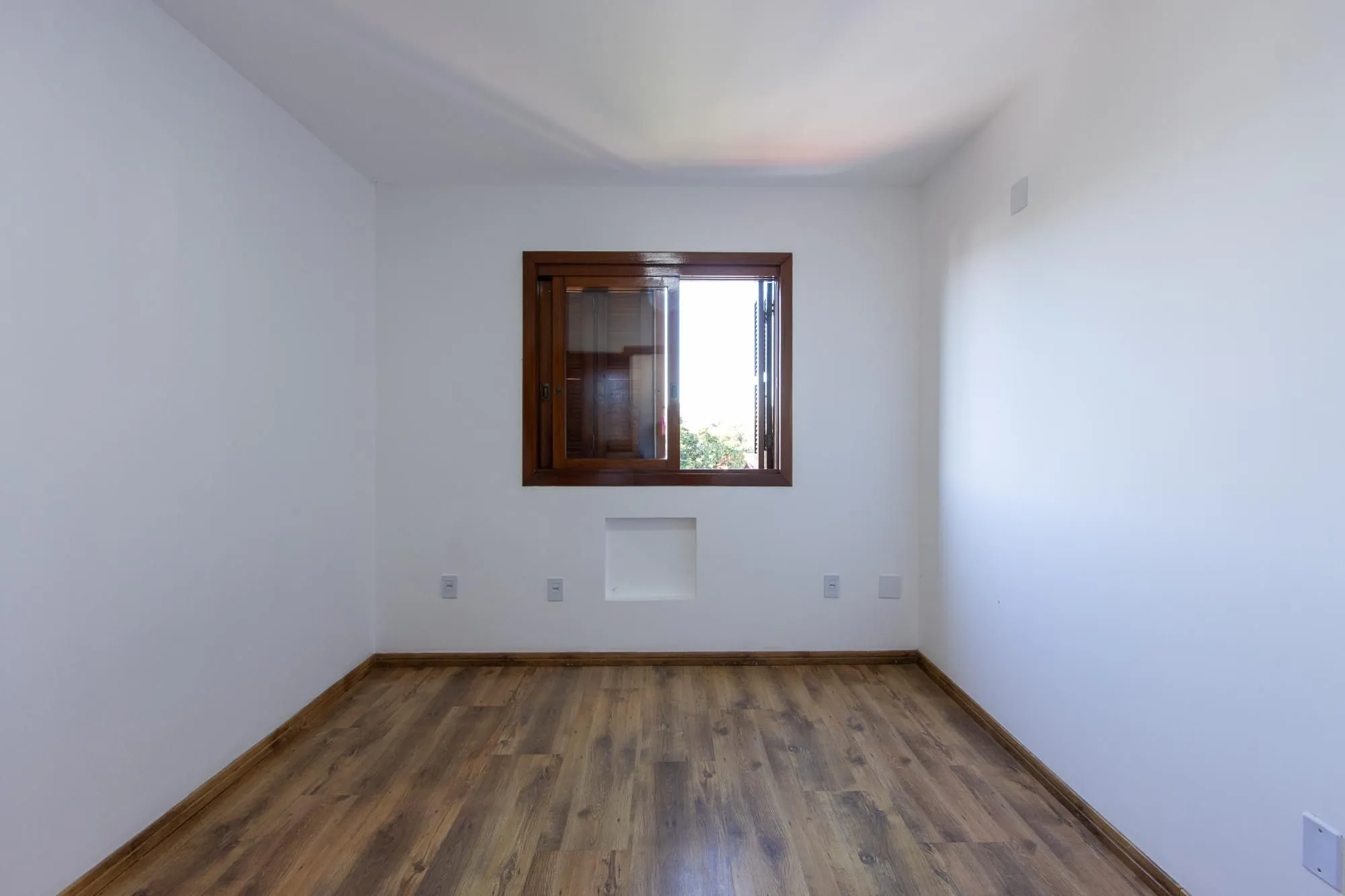 Imagem Apartamento de 2 dormitórios, 1 suíte e 2 vagas de garagem no bairro Tristeza.