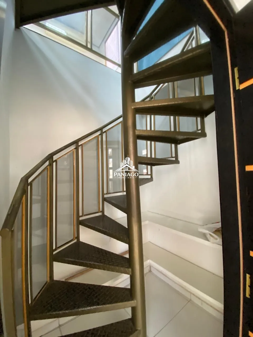 Imagem Locação salão Comercial com Mezanino Semi-Mobiliado - Grande Terceiro, Cuiabá/MT