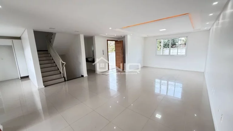 Imagem Sobrado Suíte + 2 Quartos - Bairro Cadorin