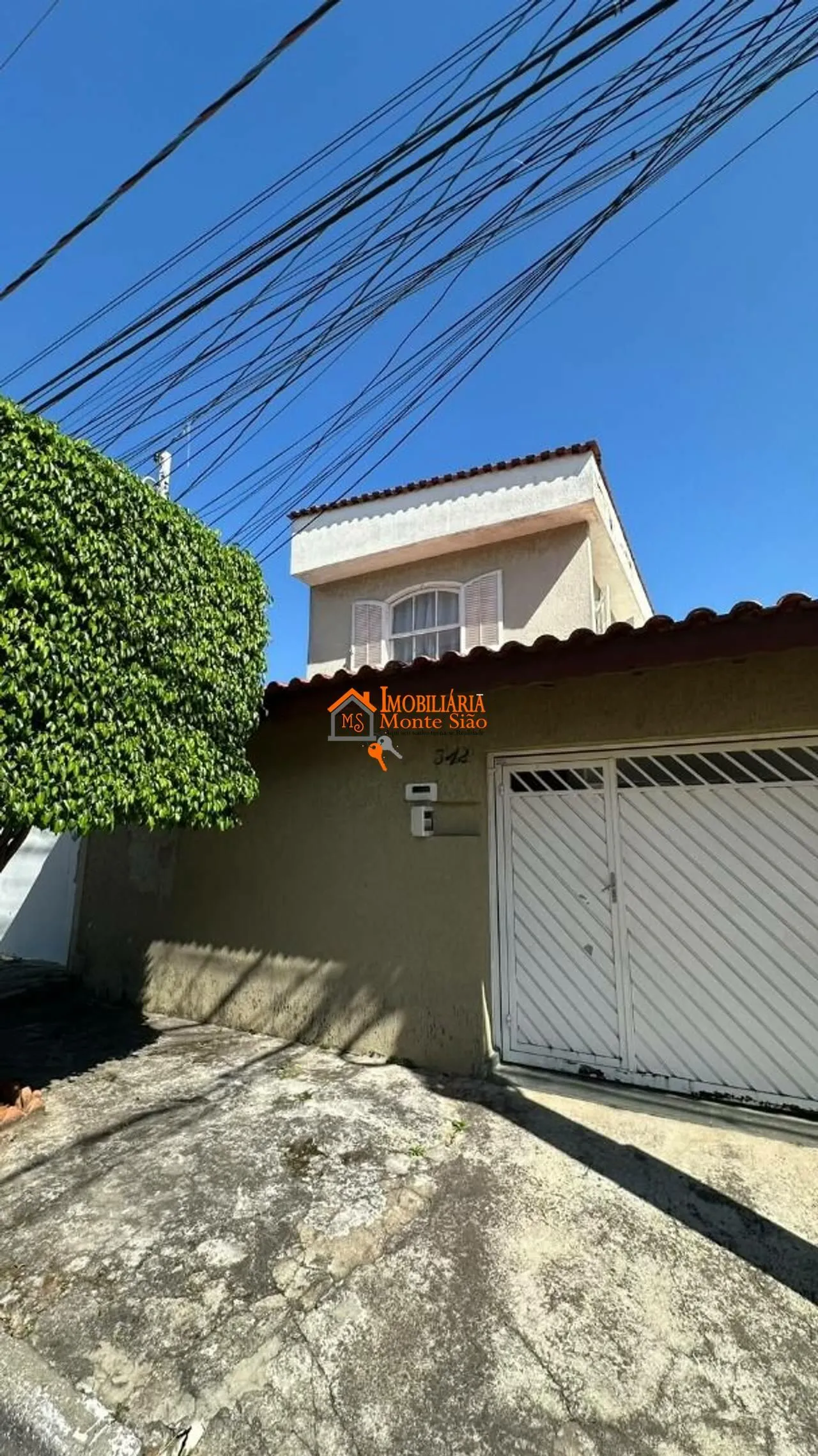 Imagem Sobrado à Venda no Jardim Vila Galvão com 3 Quartos, Piscina e 3 Vagas