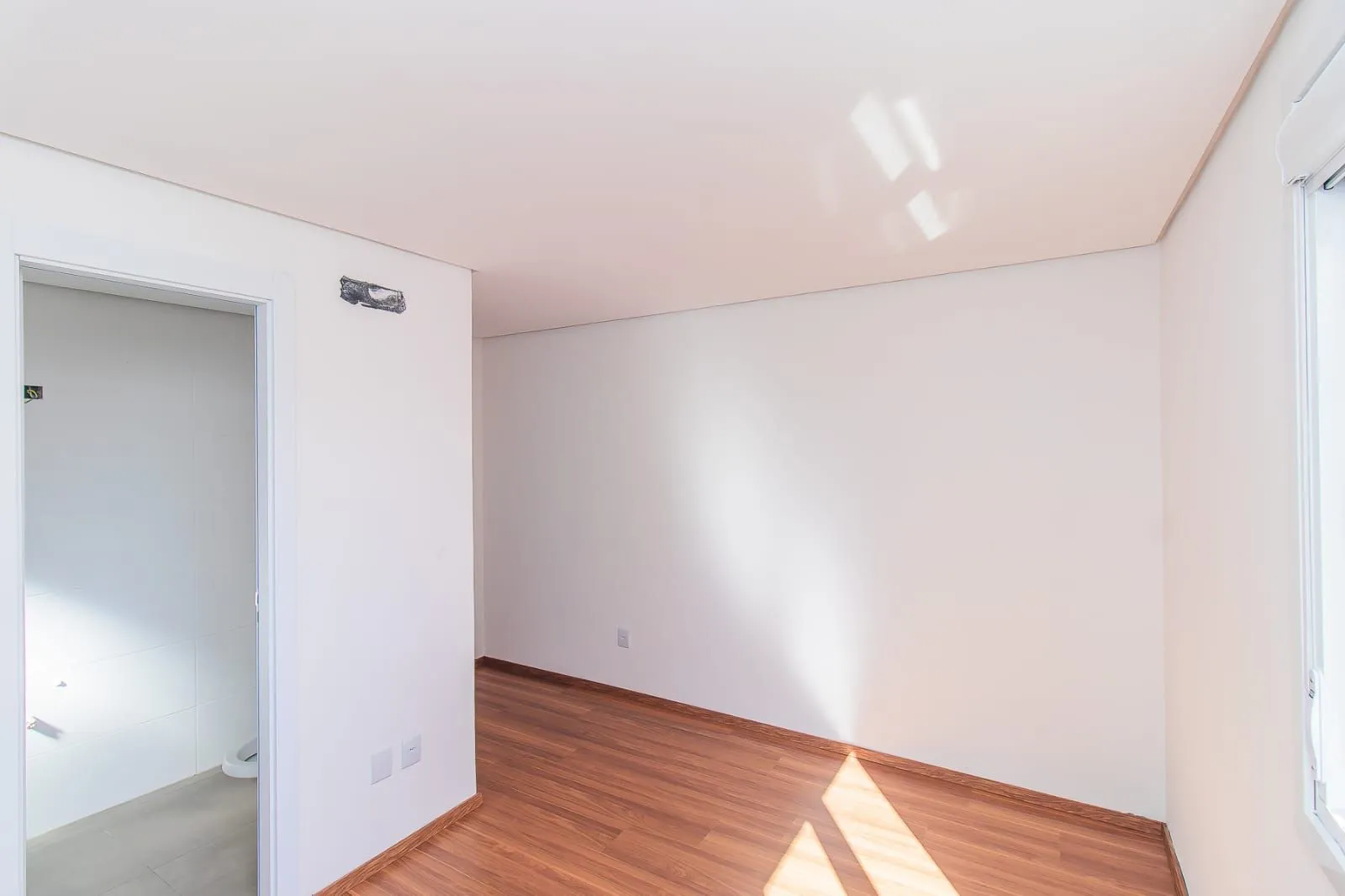 Imagem APARTAMENTO NOVO, NUNCA HABITADO NO JARDIM BOTANICO - ABAIXO DO MERCADO!
