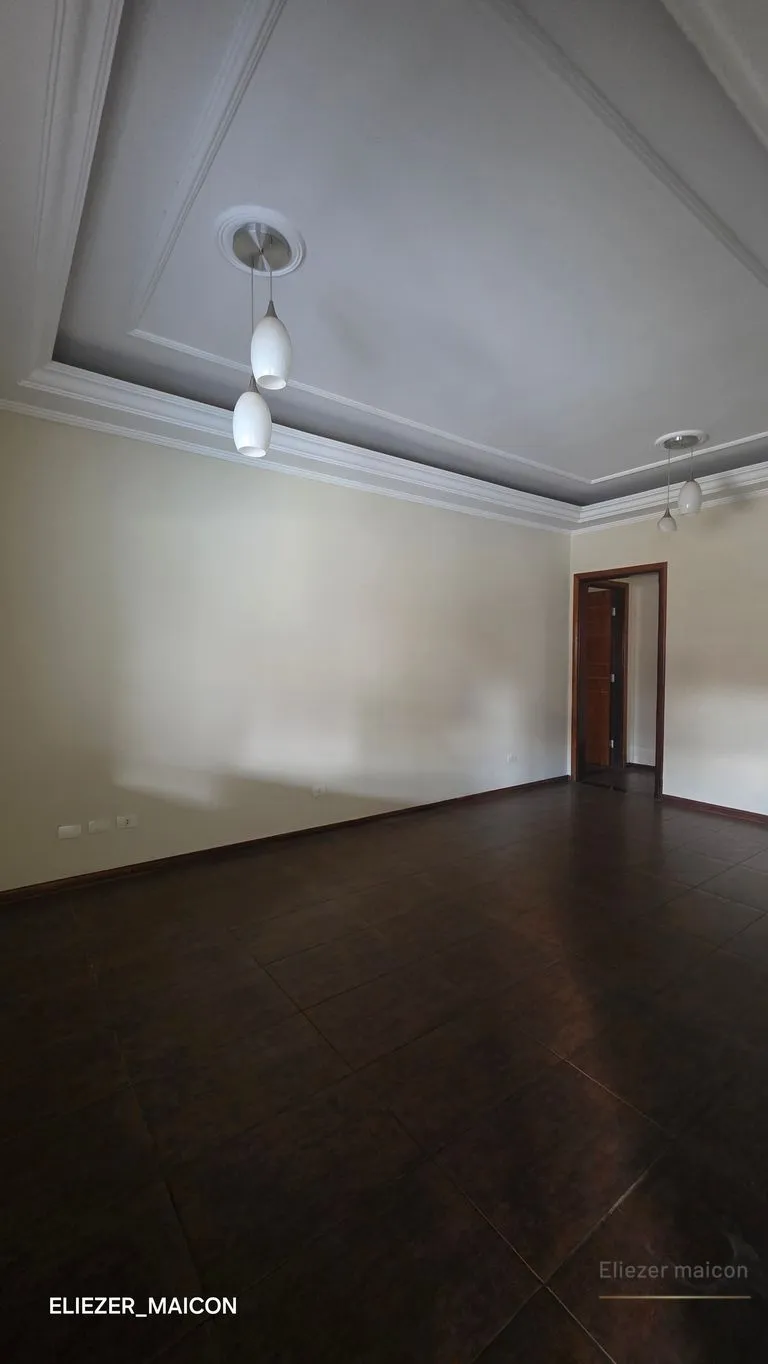 Imagem Casa térrea à Venda com 3 quartos no Jardim das Acácias, Poços de Caldas - MG