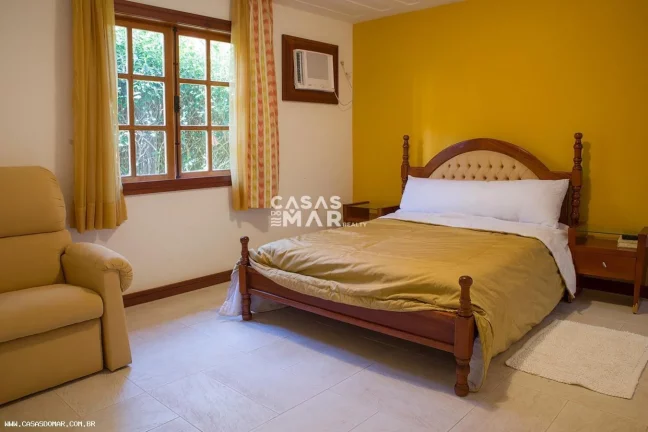 Imagem Imperdível: Casa em Condomínio de Luxo em Geribá, Búzios-RJ! 4 quartos, 4 suítes, 5 banheiros, 2 vagas, 300m². Venha conferir!