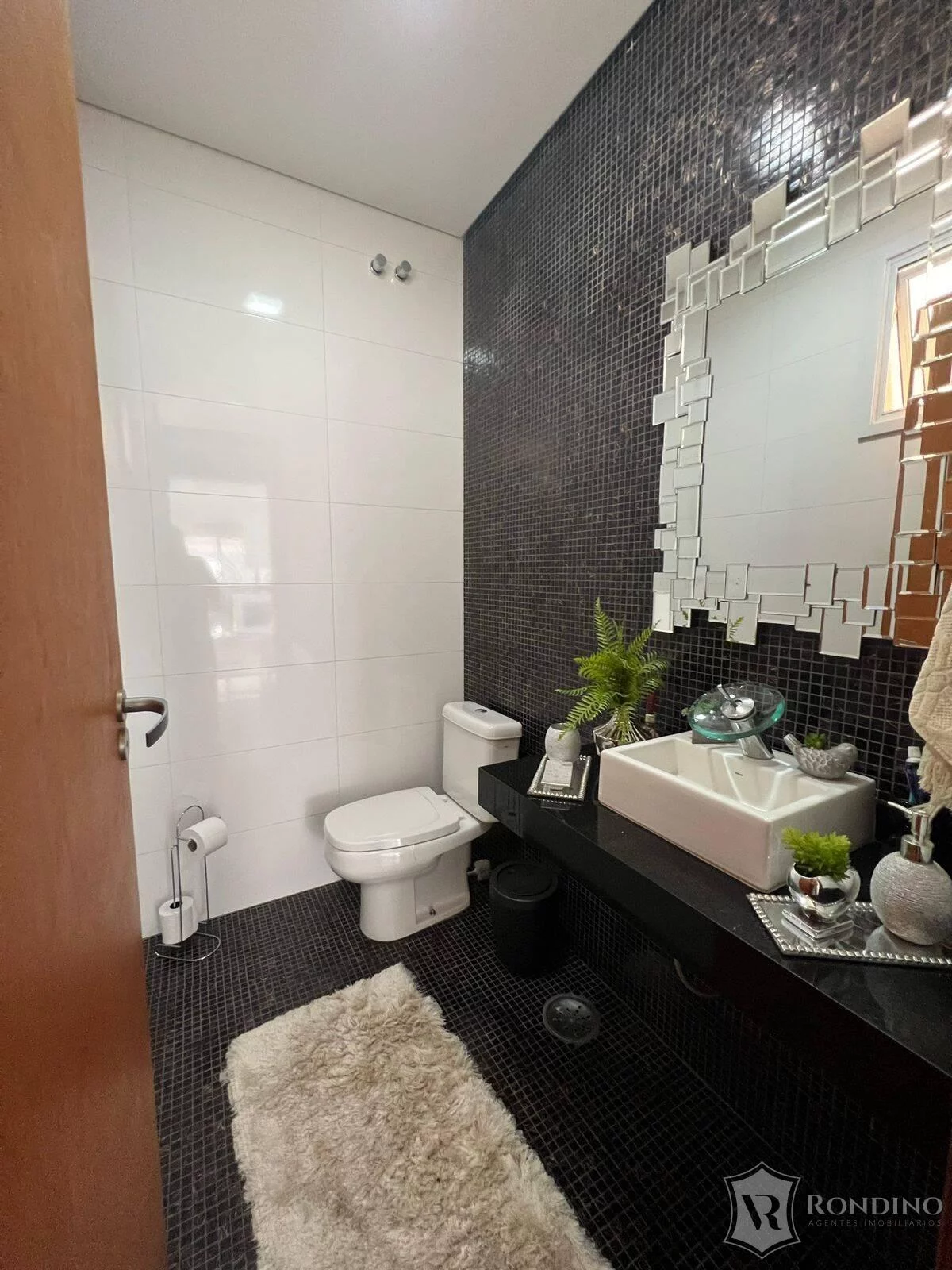 Imagem Casa com 4 suítes, brinquedoteca e área gourmet com piscina aquecida