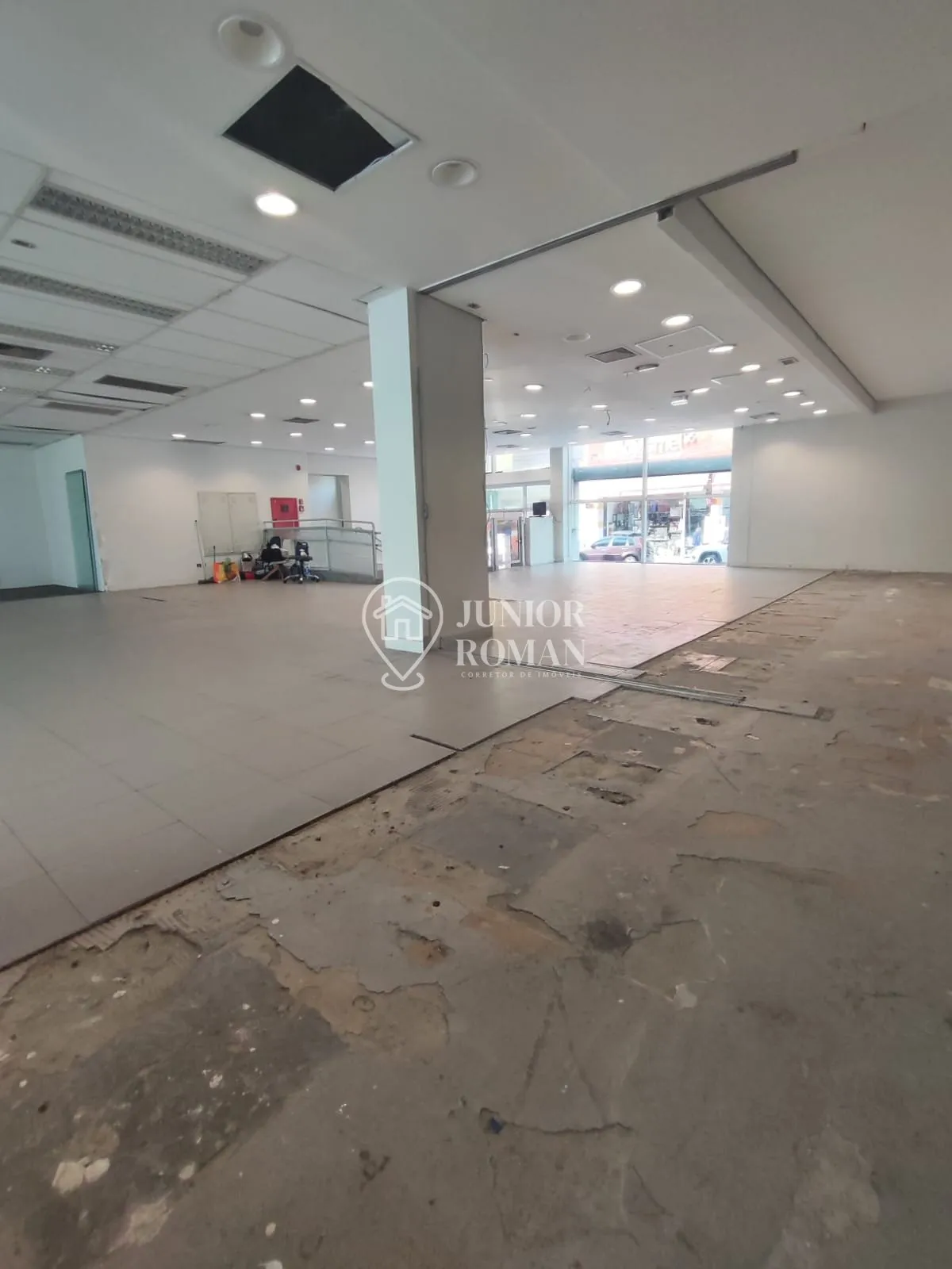 Imagem PRÉDIO COMERCIAL 2.579M² COM 35 VAGAS - EX AGÊNCIA BANCÁRIA EM SBC