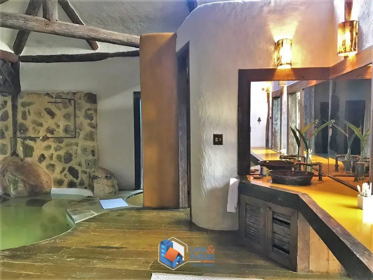 Imagem Casa Alto Padrão de frente para o Mar em Ilhabela, SP -