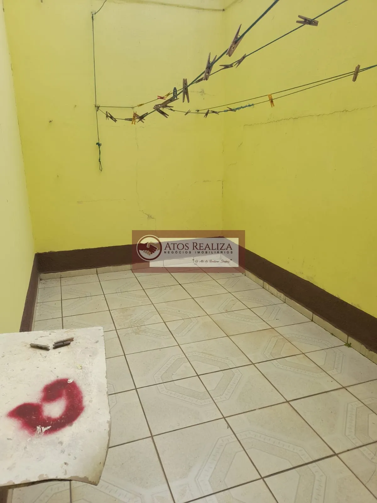 Imagem Vendo SUPER Oportunidade no Jardim Lalo. Casa térrea no Jardim Lalo, São 2 Dormitórios, 1 Suíte, 2 vagas de garagem, corredor lateral, próximo a estação autódromo da CPTM. Apenas R$ 550.000 aceita financiamento, Valor de Oportunidade.