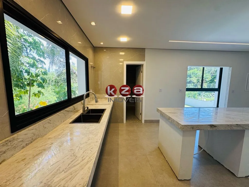 Imagem Casa de Luxo em Condomínio: 5 suítes, 5 salas, 9 banheiros, 4 vagas na cidade de Valinhos-SP, Condomínio Vale do Itamaracá - 760m².