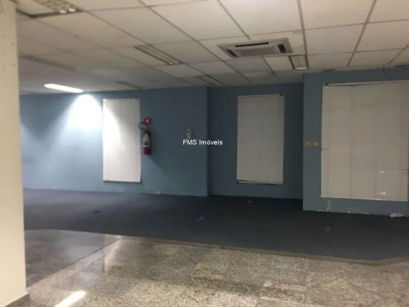 Imagem Casa Comercial de 350m² de Área para Locação em Cerqueira César
