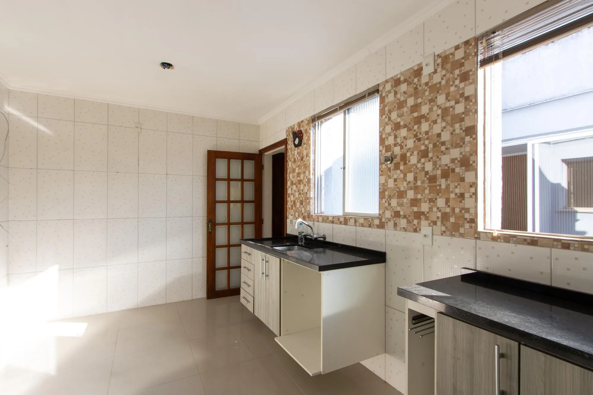 Imagem Apartamento com 2 dormitórios com 74m² e 1 vaga e no Menino Deus