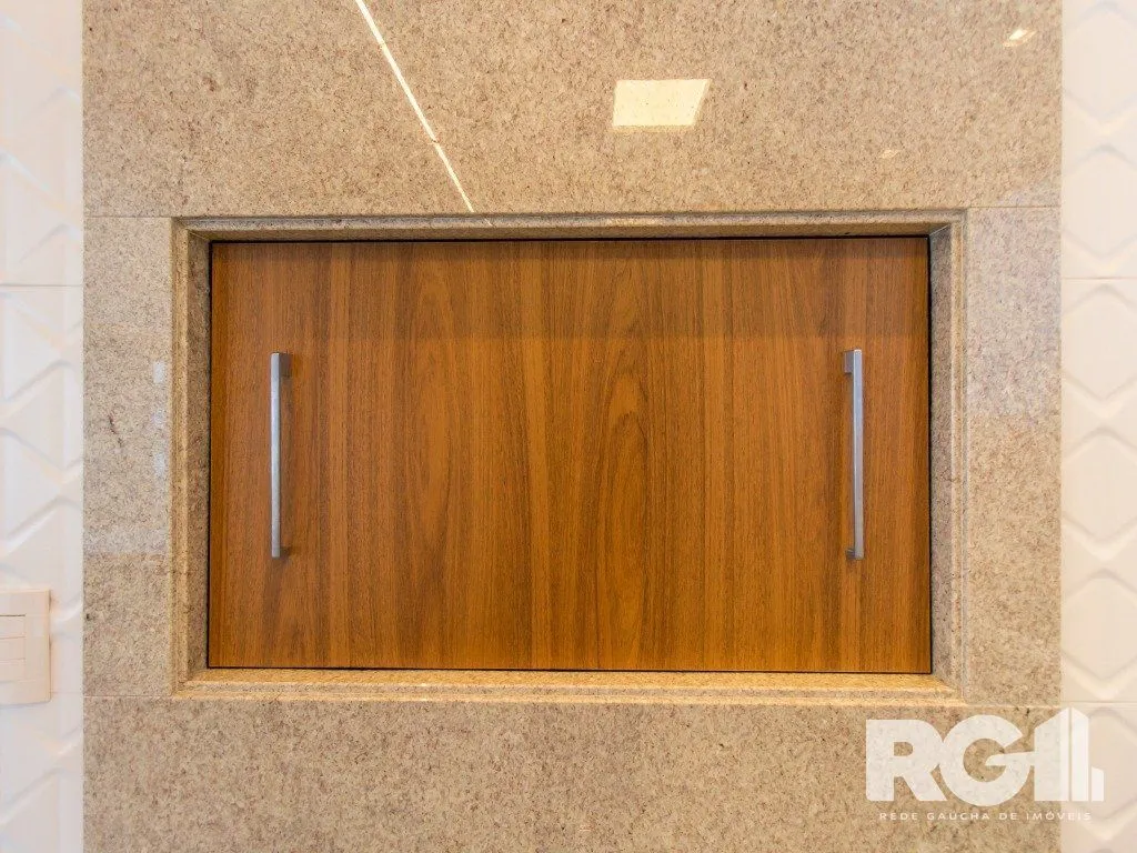 Imagem Belíssimo apartamento todo decorado por arquiteto. Apartamento com 170 m2, 3 suítes, sendo 1 suíte máster no bairro Petrópolis.
