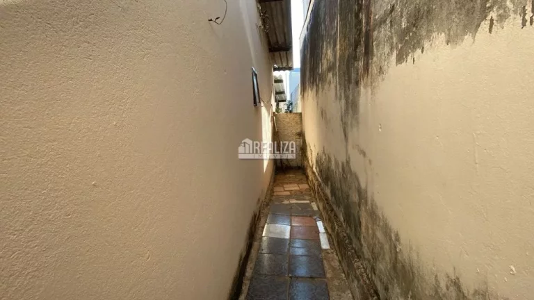 Imagem Excelente Casa à Venda em Uberaba - 2 Dormitórios, 5 Garagens no Bairro Boa Vista