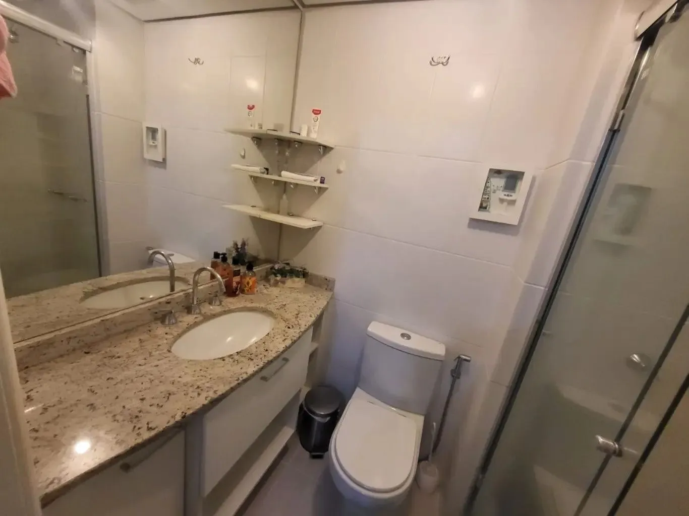 Imagem Apartamento com 1 quarto e 53m² à venda em Menino Deus, Porto Alegre.