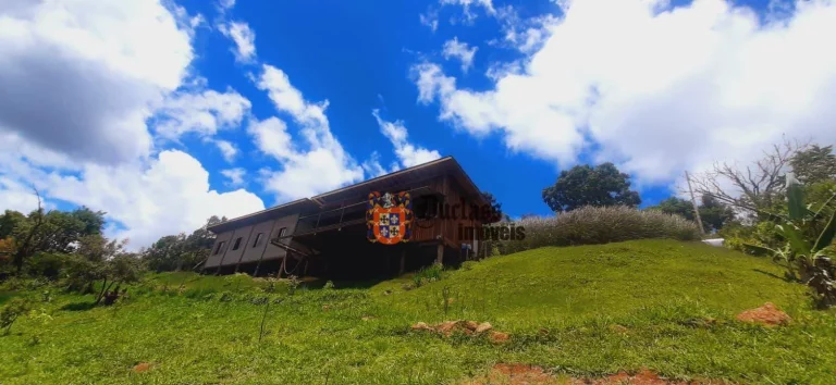 Imagem Chácara com 4 dormitórios à venda, 1500 m² por R$ 650.000,00 - Bom Jardim - Camanducaia/MG