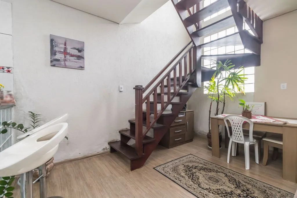 Imagem Casa de 6 dormitórios à venda Bairro Vila Nova - Porto Alegre