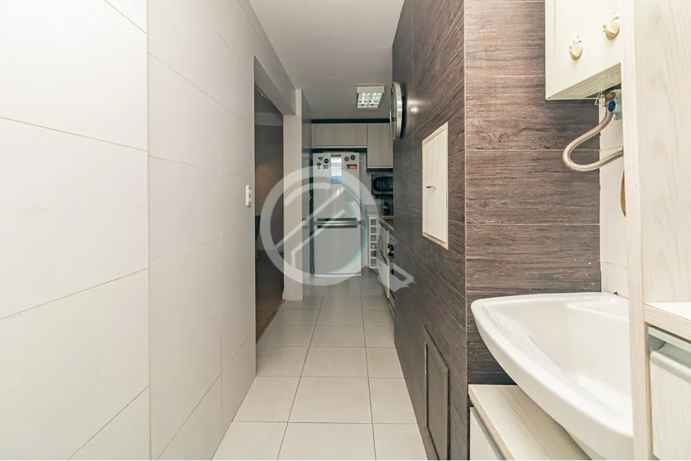 Imagem Apartamento amplo em andar alto com vista permanente e panorâmica da cidade, em rua arborizada e tr...
