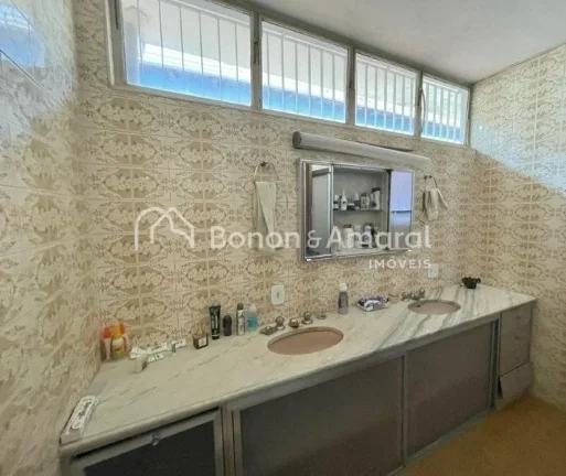 Imagem Casa assobradada à venda no bairro Jardim Proença, localização privilegiada de frente para um bo...