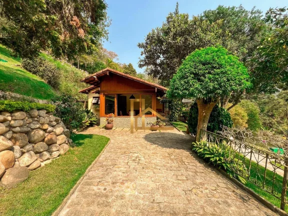 Imagem Casa linear com 3 quartos com suíte e terreno de 2.580 m² e Lazer privativo perto do centro de Teresópolis!