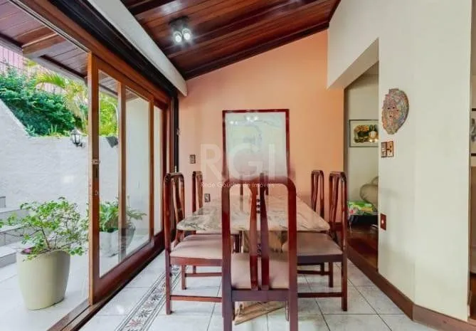 Imagem CASA DE CONDOMÍNIO, 3 DORMITÓRIOS, SUÍTE, NO BAIRRO JARDIM SABARÁ, PORTO ALEGRE/RS