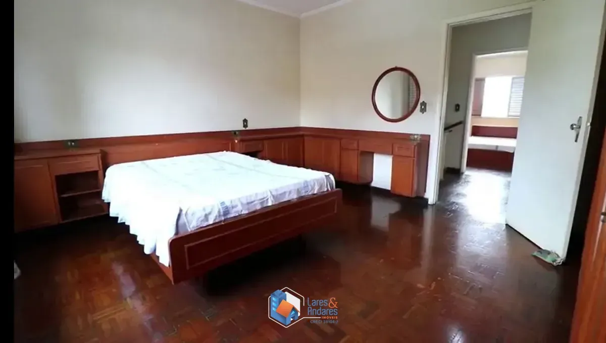 Imagem Casa para venda em Parque Peruche com 4 quartos, sendo 1 suíte, 228m²