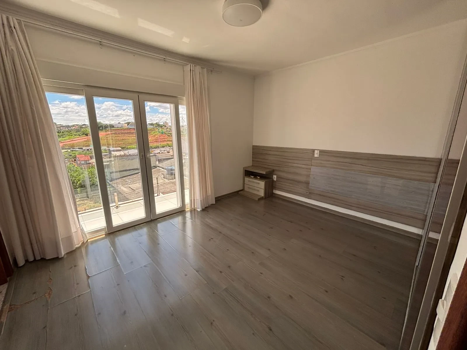 Imagem Casa com 3 Quartos à Venda, 220 metros em Jardim Universo - Mogi das Cruzes