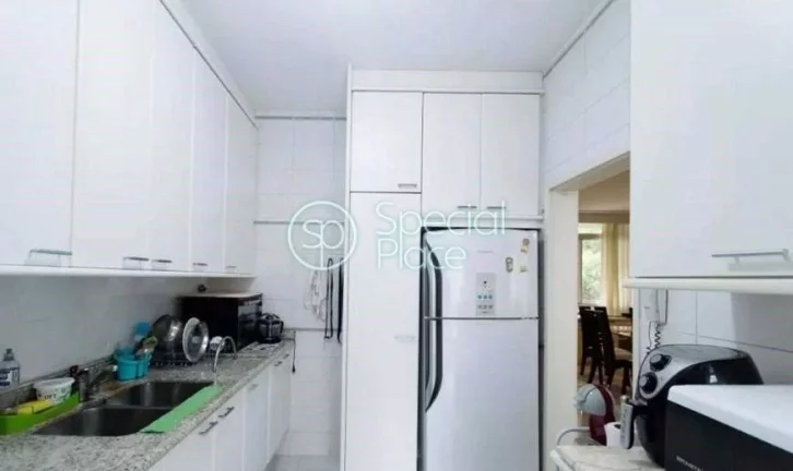 Imagem Apartamento com 238m² no Jardim América. São 4 dormitórios ( 1suíte ) e 1 vaga na garagem. Loca...
