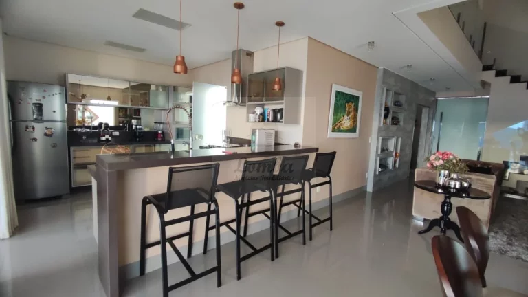Imagem Casa de luxo em condomínio fechado no Jardim Itália - Cuiabá-MT 4 suítes, 382m², 4 vagas Próximo ao clube Imperdível!