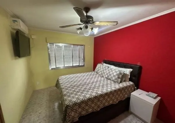 Imagem Ótima casa no bairro Jardim Lindóia, com 4 quartos, pátio amplo e área com churrasqueira