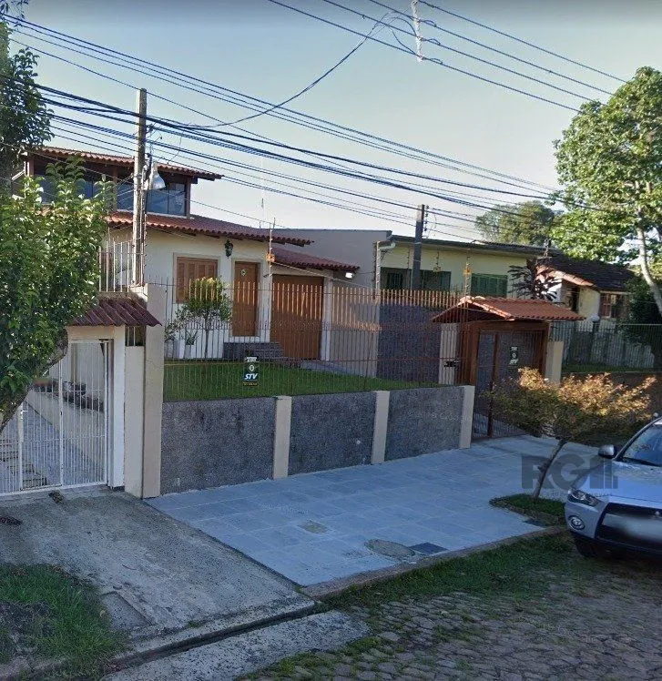 Imagem Casa com 3 Dormitórios no Bairro Tristeza na Zona Sul de Porto Alegre