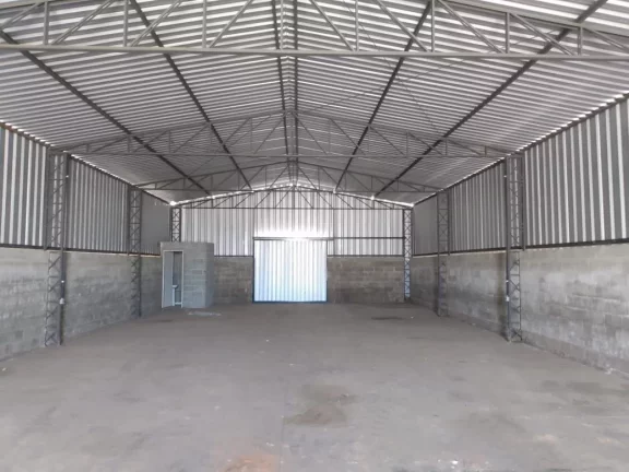 Imagem Barracão novo com excelente localização, frente para rodovia. *, *Área construída: 560 m², . P...
