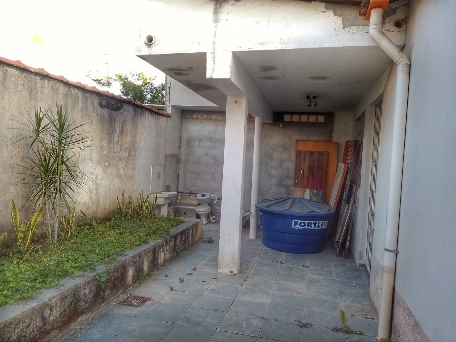 Imagem Comercial para Locação 4 Quartos, Vila São Geraldo, Taubaté - SP
