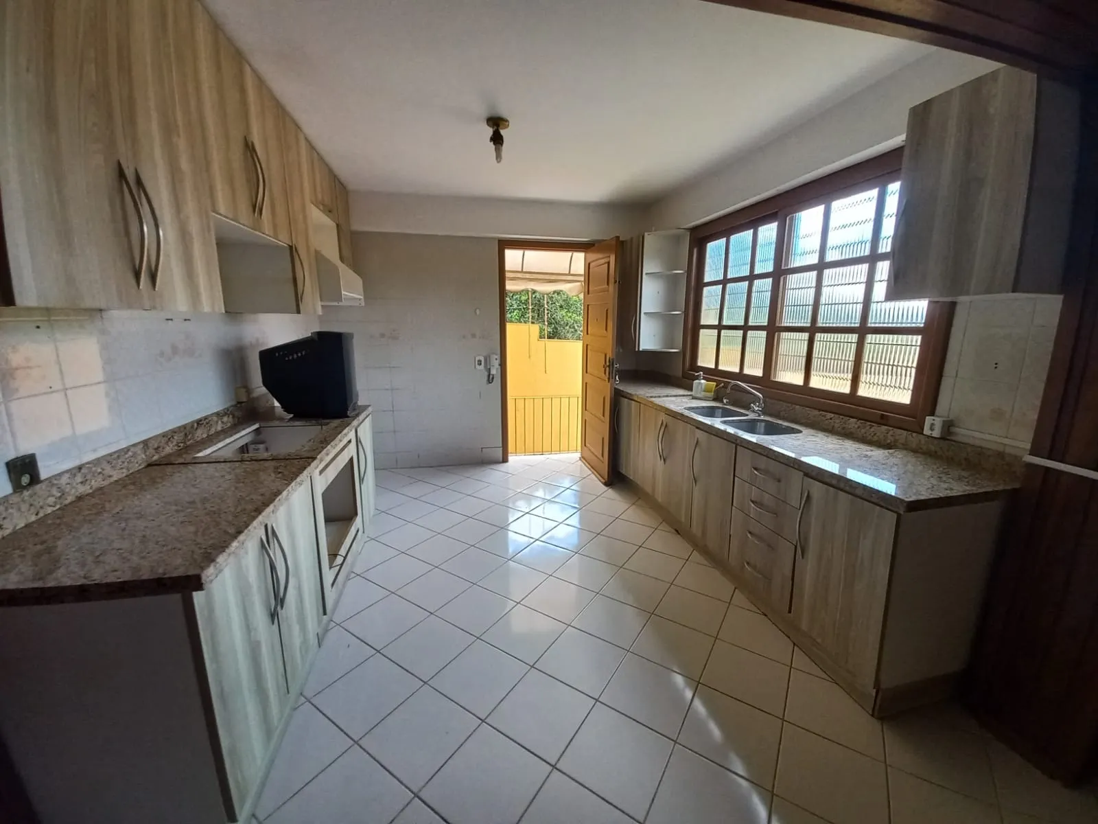 Imagem Casa à venda em Viamão, Centro - 363.6m² - Piscina, Churrasqueira, Closet, Lareira...