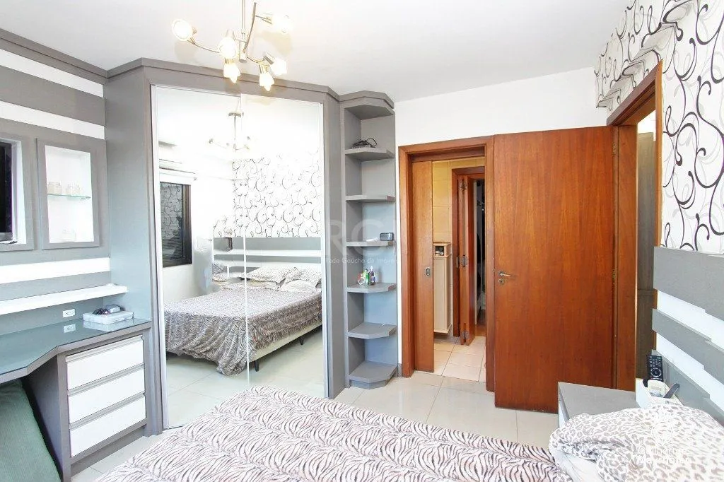 Imagem Cobertura para Venda - 350m², 3 dormitórios, sendo 1 suites, 2 vagas - Teresópolis