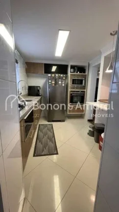 Imagem Este amplo apartamento em andar alto oferece excelente ventilação e uma vista livre para a cidade....