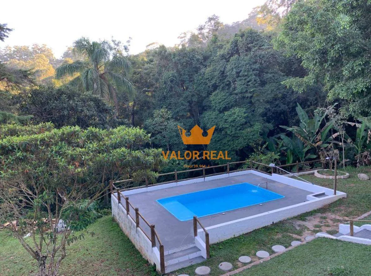 Imagem Chácara dos Sonhos no Condomínio Recanto dos Palmares. AT 2.500 m2 e AC 250 m2. 3 Suites, 7 vagas. R$ 1.1 milhão
