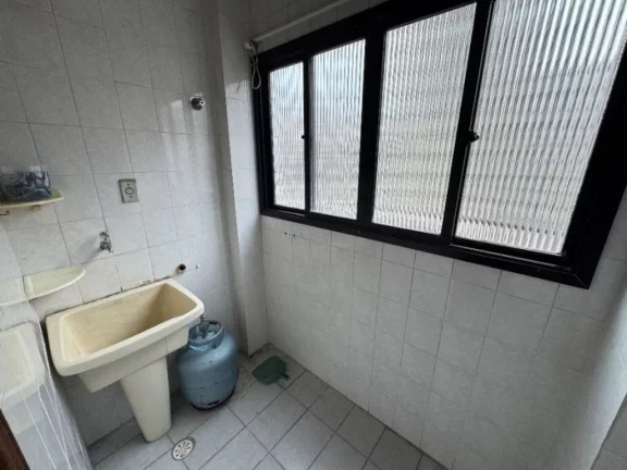 Imagem Encontre apartamentos de 1 dormitório com sacada e piscina em Praia Grande. Opções com salão de festa e salão de jogos. Confira as melhores ofertas. Á venda na Imobiliaria Consulte Imoveis.