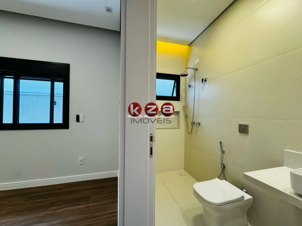 Imagem Casa de luxo em Condomínio Zurich Dorf: 3 quartos, 3 suítes, 2 salas, 5 banheiros, 4 vagas, 230m² em Valinhos-SP